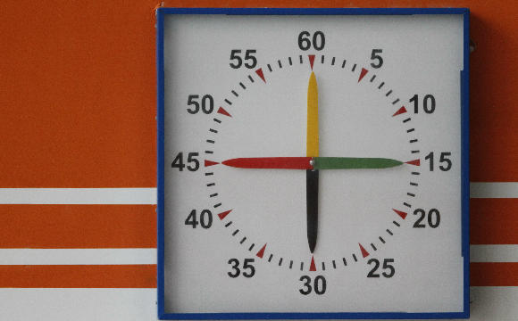 Swimming pool clock. Picture by swim.de